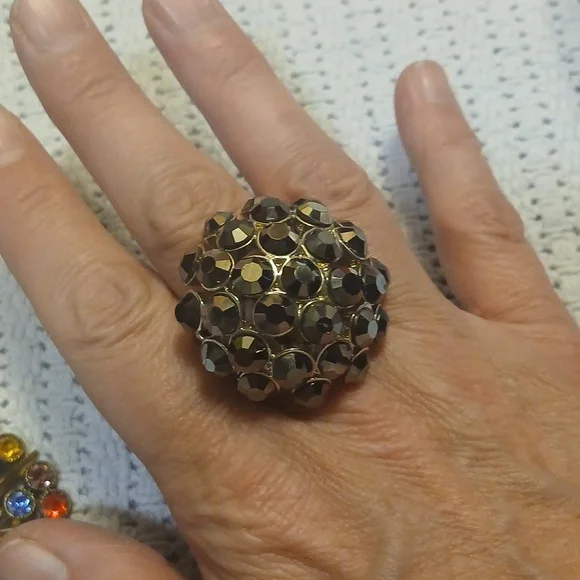 Colorful Vintage Gemstone Brooch and Black Gem Ring Set - Picture 6 of 14